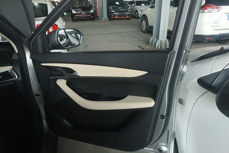 Used Baojun 360 2019 1.5L Manual Luxury Version China VI Right Front Door Interior