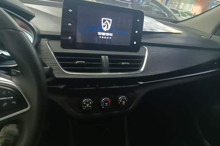 Used Baojun 360 2019 1.5L CVT Elite Version China VI Audio And AC Panel