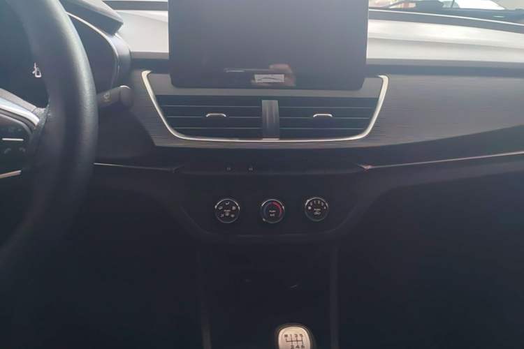 Used Baojun 360 2019 1.5L Manual Elite Version China VI Audio And AC Panel