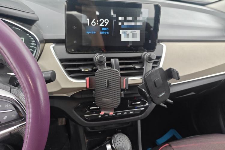 Used Baojun 360 2019 1.5L CVT Luxury Model China VI Emission Standard Audio And AC Panel