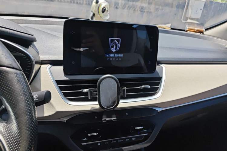Used Baojun 360 2019 1.5L CVT Luxury Model China VI Emission Standard Audio And AC Panel