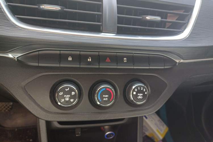 Used Baojun 360 2019 1.5L Automatic Elite Version China VI Audio And AC Panel