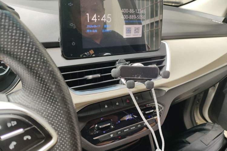 Used Baojun 360 2019 1.5L CVT Luxury Model China VI Emission Standard Audio And AC Panel