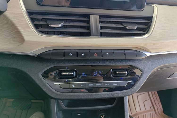 Used Baojun 360 2019 1.5L Automatic Luxury Edition China VI Audio And AC Panel