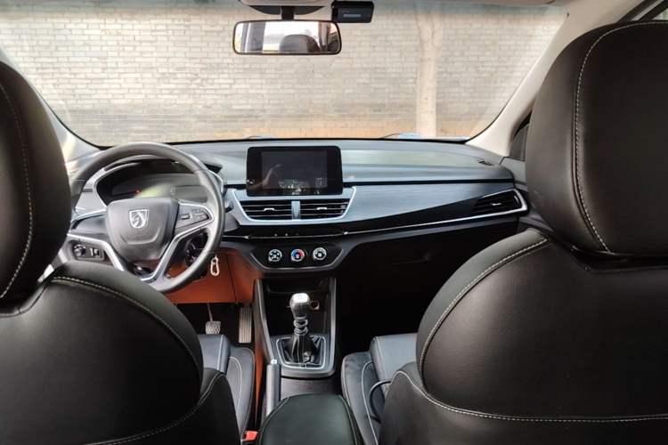 Used Baojun 360 2019 1.5L Manual Elite Version China VI Center Console