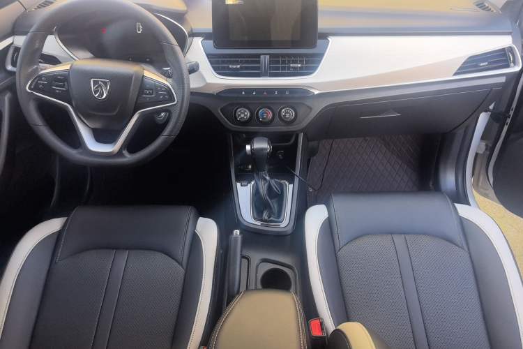 Used Baojun 360 2019 1.5L CVT Elite Version China VI Center Console