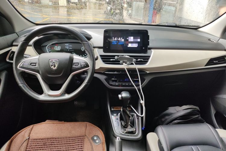Used Baojun 360 2019 1.5L CVT Luxury Model China VI Emission Standard Center Console