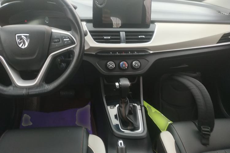 Used Baojun 360 2019 1.5L CVT Elite Version China VI Center Console