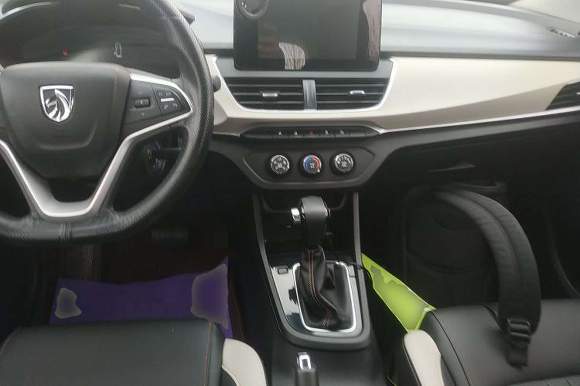 Used Baojun 360 2019 1.5L CVT Elite Version China VI Center Console