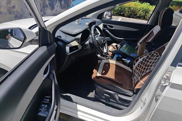 Used Baojun 360 2019 1.5L CVT Luxury Model China VI Emission Standard Driver Seat