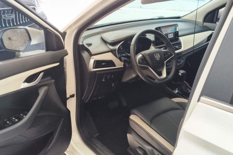 Used Baojun 360 2019 1.5L CVT Luxury Model China VI Emission Standard Driver Seat