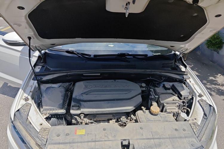 Used Baojun 360 2019 1.5L CVT Luxury Model China VI Emission Standard Engine Bay