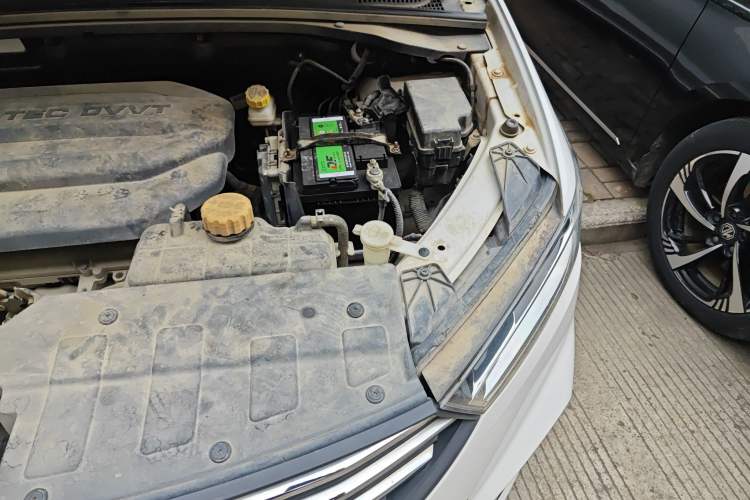 Used Baojun 360 2019 1.5L Automatic Elite Version China VI Engine Bay Left