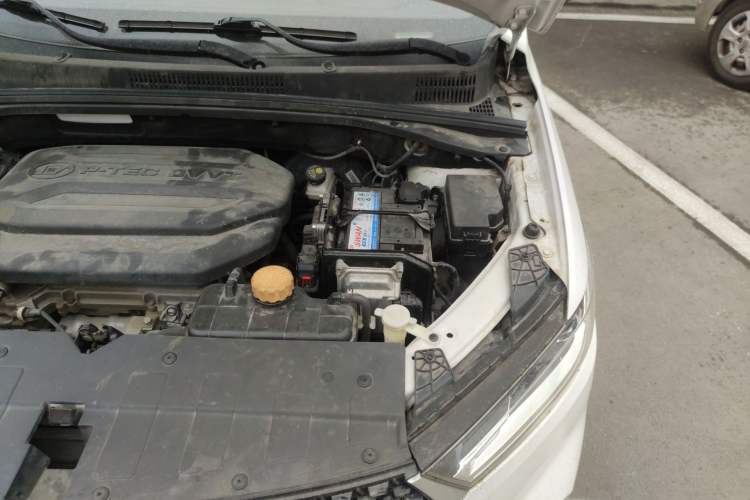 Used Baojun 360 2019 1.5L CVT Elite Version China VI Engine Bay Left