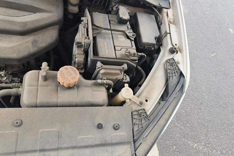 Used Baojun 360 2019 1.5L CVT Elite Version China VI Engine Bay Left