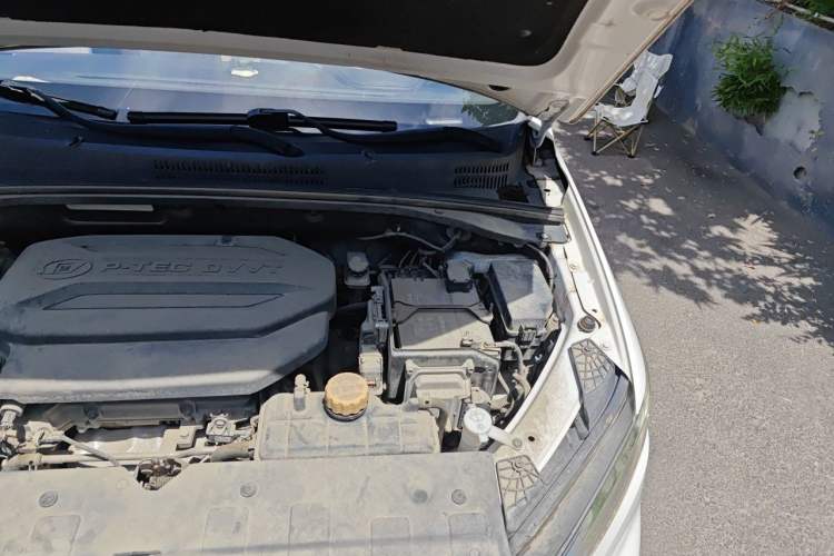 Used Baojun 360 2019 1.5L CVT Luxury Model China VI Emission Standard Engine Bay Left
