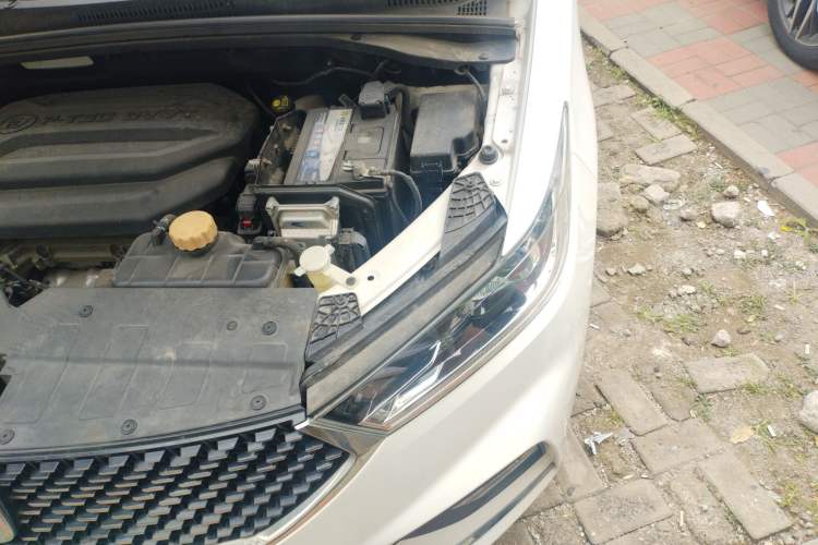 Used Baojun 360 2019 1.5L CVT Elite Version China VI Engine Bay Left