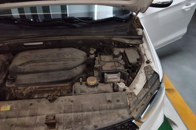 Used Baojun 360 2019 1.5L CVT Elite Version China VI Engine Bay Left