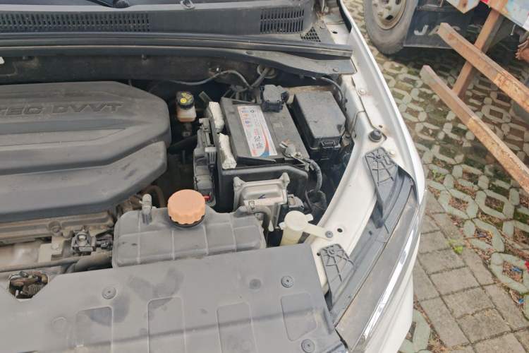 Used Baojun 360 2019 1.5L CVT Elite Version China VI Engine Bay Left