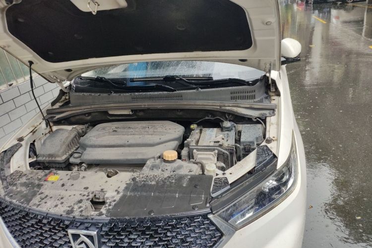 Used Baojun 360 2019 1.5L CVT Luxury Model China VI Emission Standard Engine Bay Left