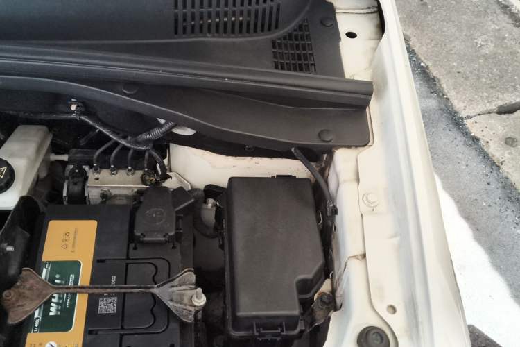 Used Baojun 360 2019 1.5L CVT Luxury Model China VI Emission Standard Engine Bay Left