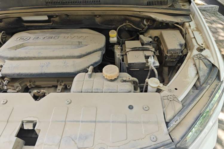 Used Baojun 360 2019 1.5L Manual Luxury Version China VI Engine Bay Left