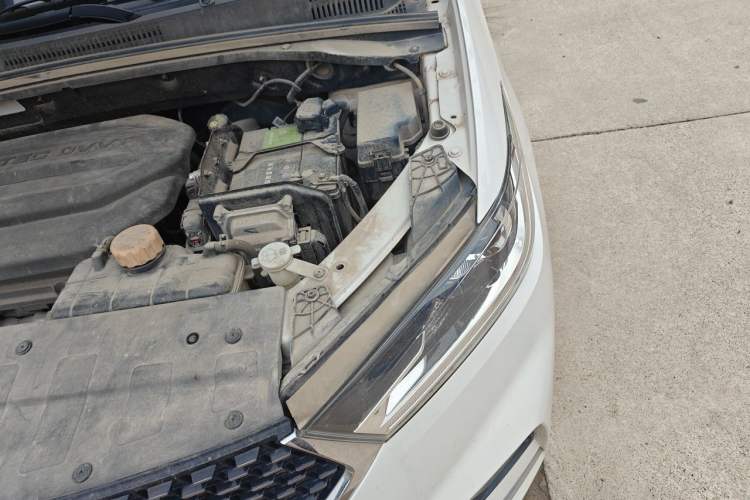 Used Baojun 360 2019 1.5L CVT Elite Version China VI Engine Bay Left