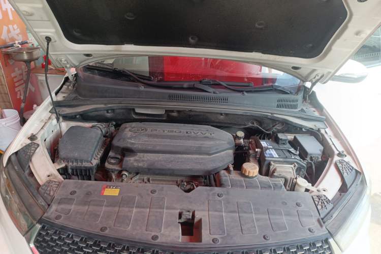 Used Baojun 360 2019 1.5L CVT Luxury Model China VI Emission Standard Engine Bay