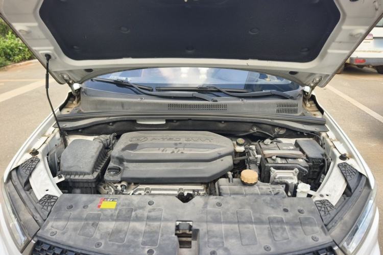 Used Baojun 360 2019 1.5L CVT Luxury Model China VI Emission Standard Engine Bay