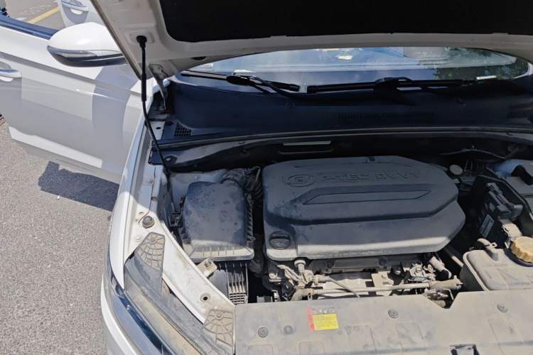 Used Baojun 360 2019 1.5L CVT Luxury Model China VI Emission Standard Engine Bay Right