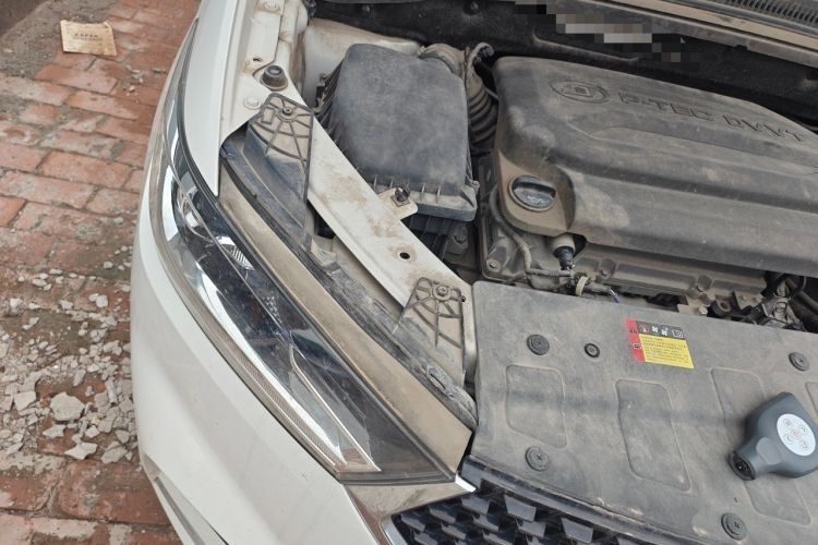 Used Baojun 360 2019 1.5L CVT Elite Version China VI Engine Bay Right