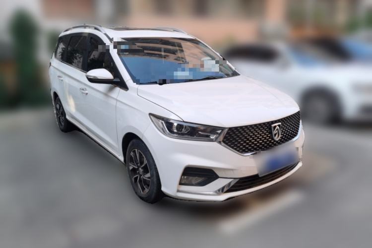 Used Baojun 360 2019 Revised Version 1.5L Manual Luxury Edition China VI Front Right 45 Deg