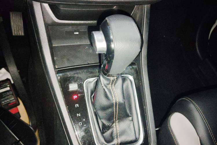 Used Baojun 360 2019 1.5L CVT Luxury Model China VI Emission Standard Gear Lever