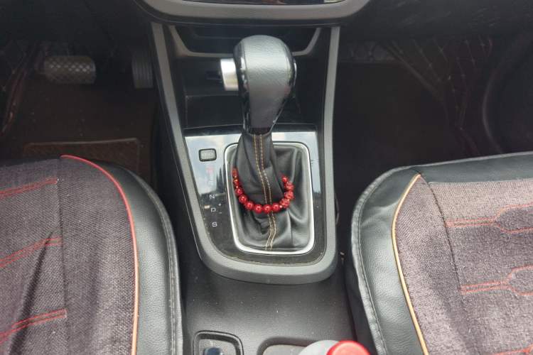 Used Baojun 360 2019 1.5L CVT Luxury Model China VI Emission Standard Gear Lever