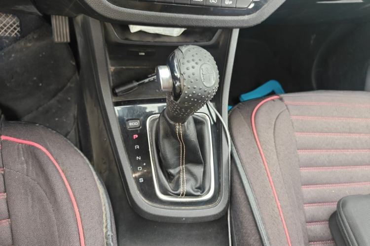 Used Baojun 360 2019 1.5L CVT Luxury Model China VI Emission Standard Gear Lever