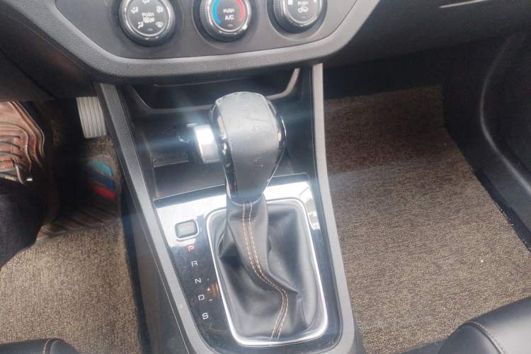 Used Baojun 360 2019 1.5L CVT Elite Version China VI Gear Lever