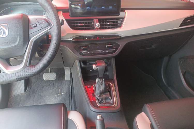 Used Baojun 360 2019 1.5L CVT Luxury Model China VI Emission Standard Gear Lever