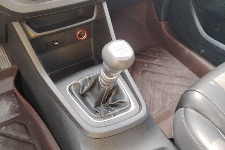 Used Baojun 360 2019 1.5L Manual Elite Version China VI Gear Lever