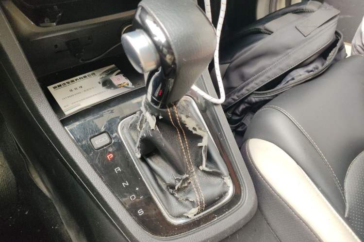 Used Baojun 360 2019 1.5L CVT Luxury Model China VI Emission Standard Gear Lever