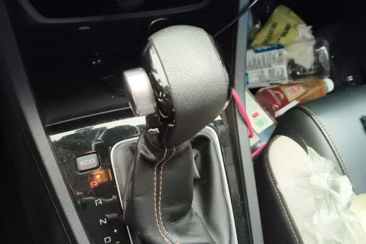 Used Baojun 360 2019 1.5L CVT Luxury Model China VI Emission Standard Gear Lever
