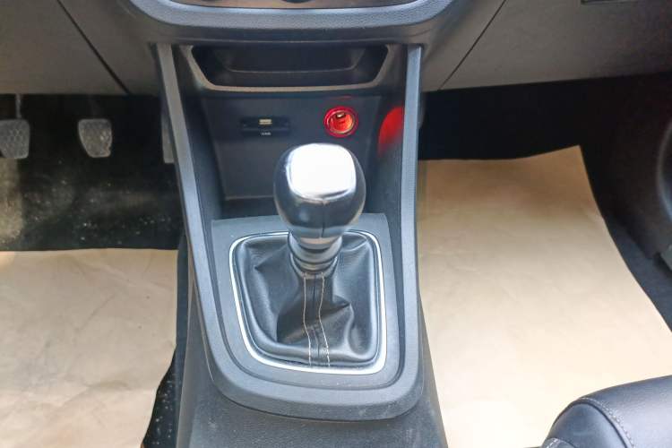 Used Baojun 360 2019 1.5L Manual Elite Version China VI Gear Lever