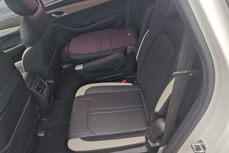 Used Baojun 360 2019 1.5L CVT Elite Version China VI Interior 1