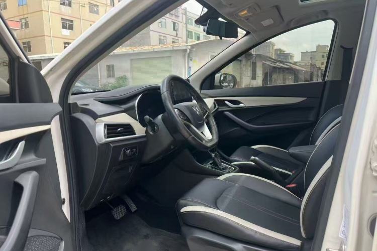 Used Baojun 360 2019 1.5L CVT Luxury Model China VI Emission Standard Interior 1