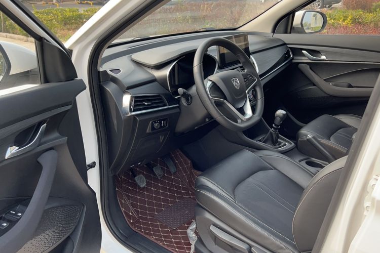 Used Baojun 360 2019 1.5L Manual Elite Version China VI Interior 1
