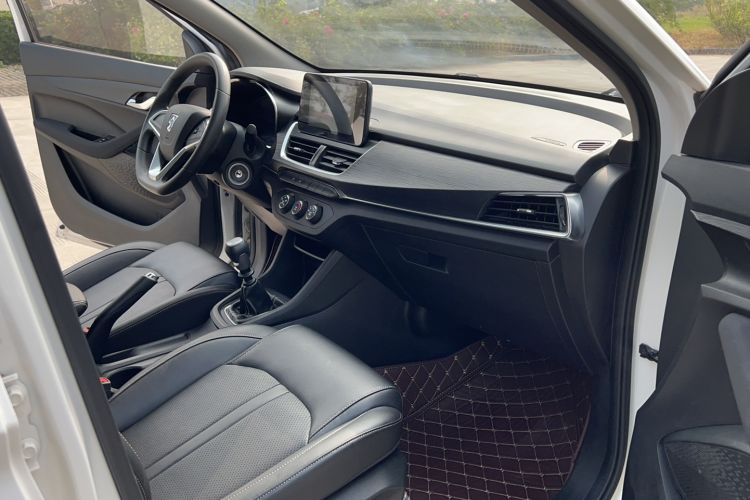 Used Baojun 360 2019 1.5L Manual Elite Version China VI Interior 2
