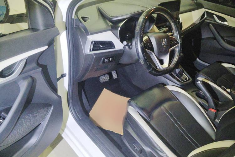 Used Baojun 360 2019 1.5L CVT Luxury Model China VI Emission Standard Interior 3