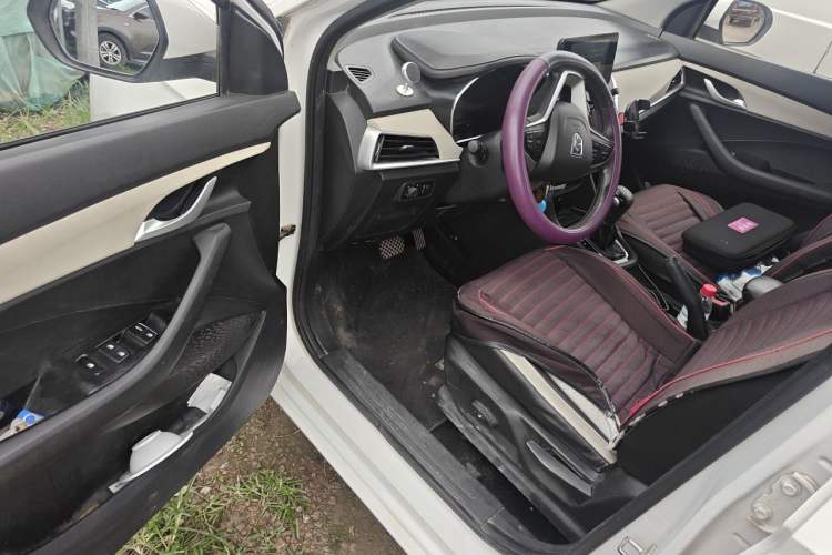 Used Baojun 360 2019 1.5L CVT Luxury Model China VI Emission Standard Interior 3