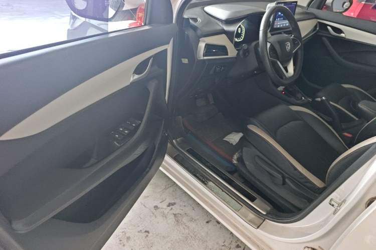 Used Baojun 360 2019 1.5L CVT Elite Version China VI Interior 3