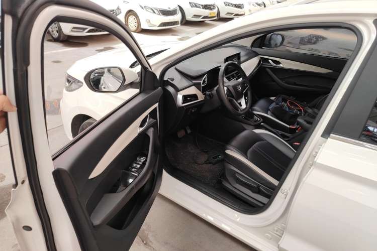 Used Baojun 360 2019 1.5L CVT Elite Version China VI Interior 3