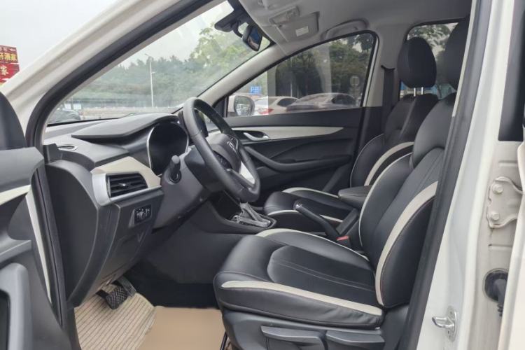 Used Baojun 360 2019 1.5L CVT Elite Version China VI Interior 3